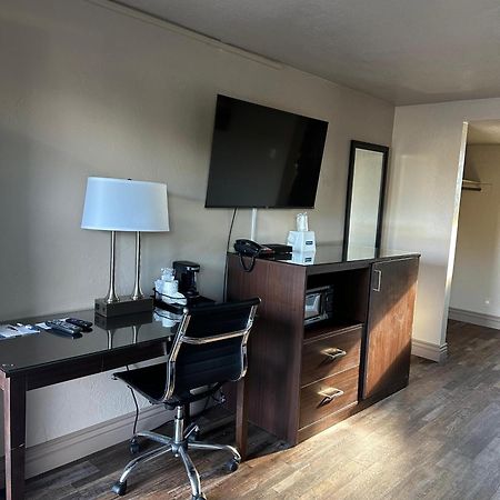 Travelodge By Wyndham Florence Esterno foto